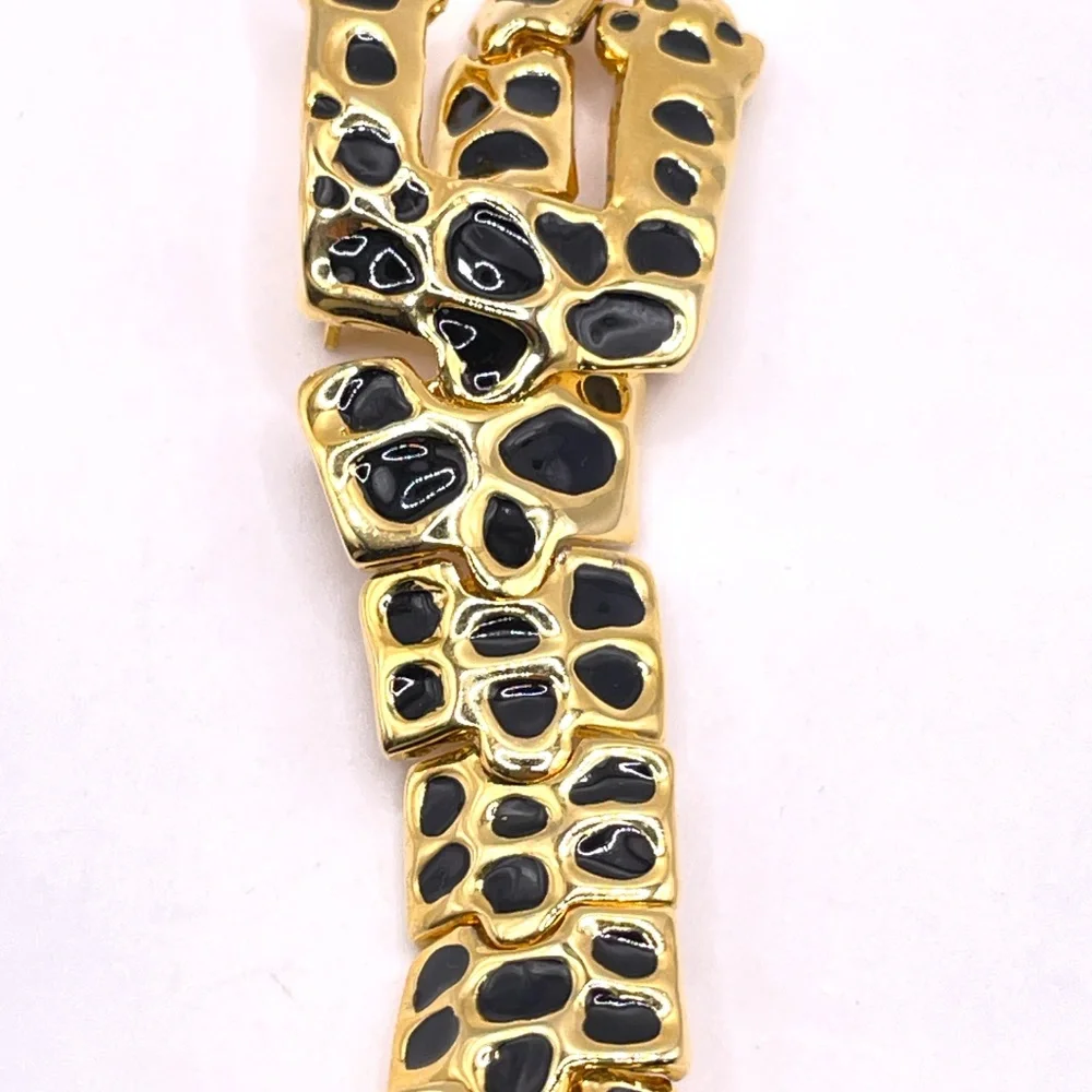 Vintage Leopard Shoulder Brooch 7 1/2